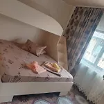 Gazde/Camere de închiriat Casa Raul