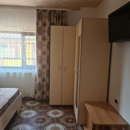 Δωμάτια σε οικογενειακή κατοικία Casa Raul *